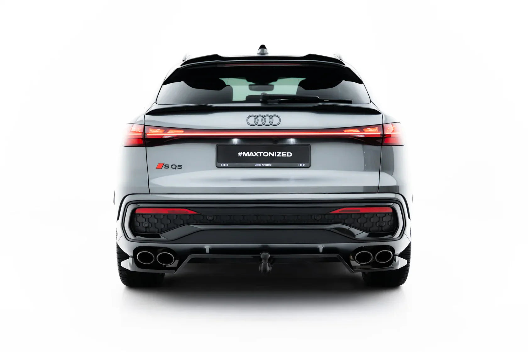 Central Rear Splitter for Audi SQ5 Sportback / SUV Mk3 by Maxton Design