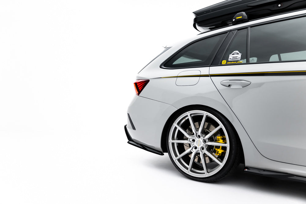 Seitliche Heckdiffusor Erweiterung V.7 für Skoda Octavia RS MK4 Facelift von Maxton Design