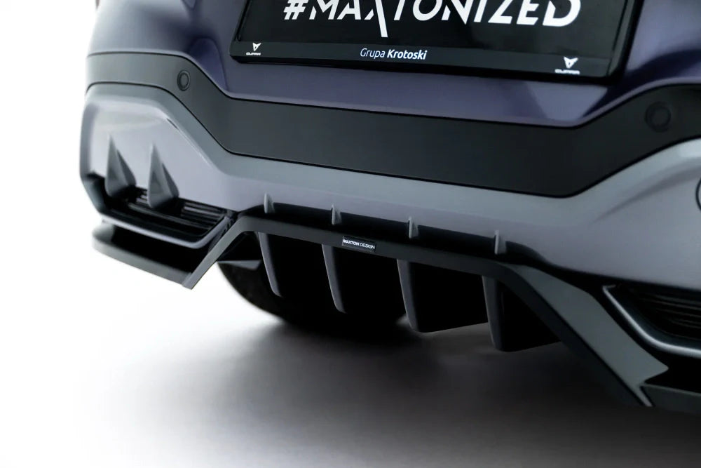 Zentraler Hinterer Splitter V.3 für Cupra Terramar Mk1 mit Anhängerkupplung von Maxton Design