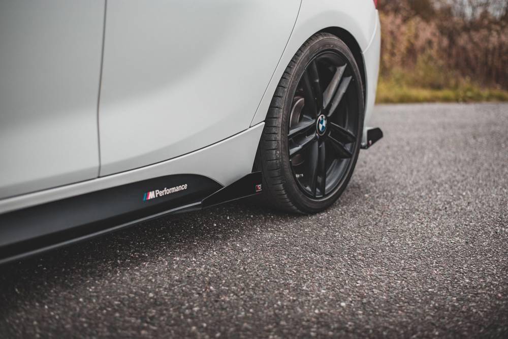 Seitenschweller Erweiterung V.2 Racing mit Flaps für BMW 1er F20 M-Paket / M135i /M140i von Maxton Design
