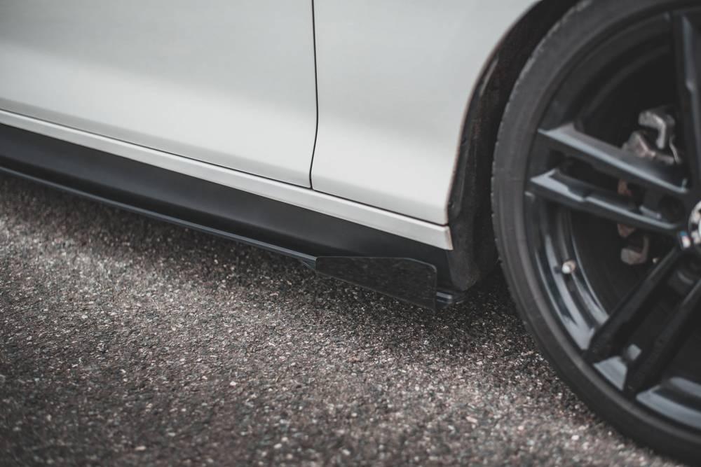 Seitenschweller Erweiterung V.2 Racing mit Flaps für BMW 1er F20 M-Paket / M135i /M140i von Maxton Design