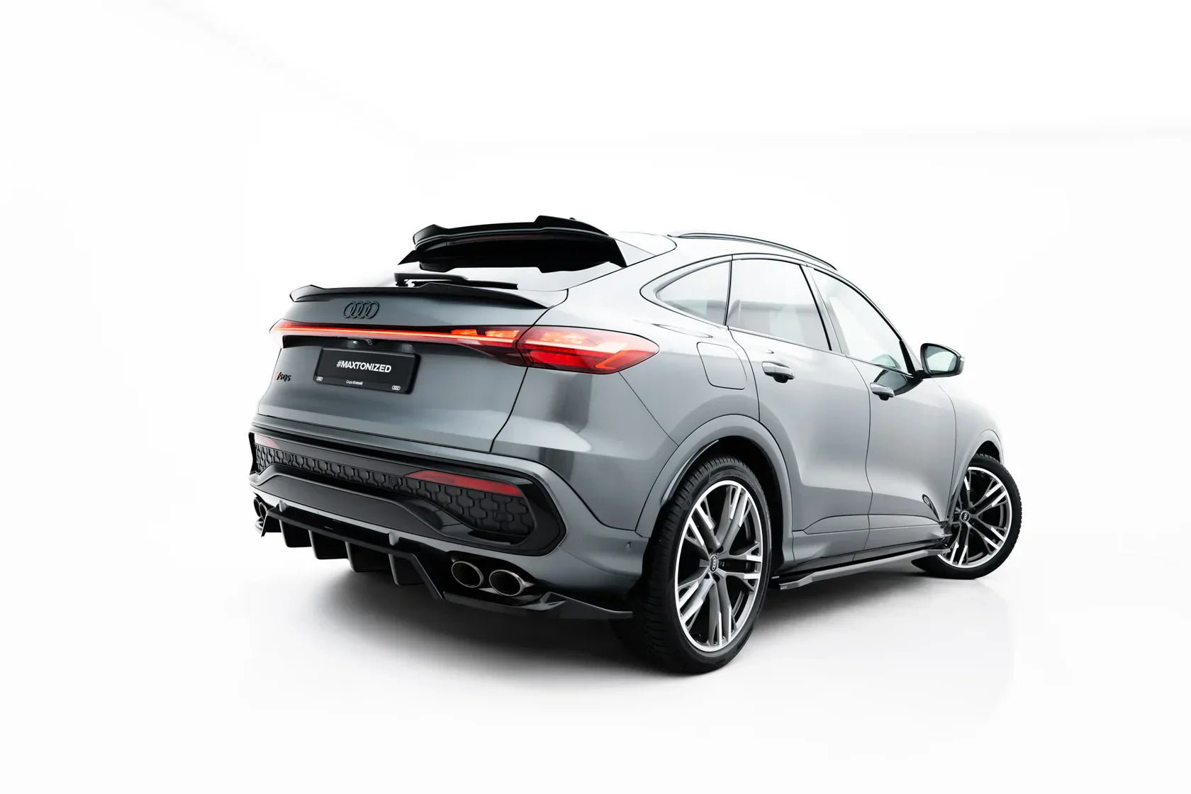 Central Rear Splitter for Audi SQ5 Sportback / SUV Mk3 by Maxton Design